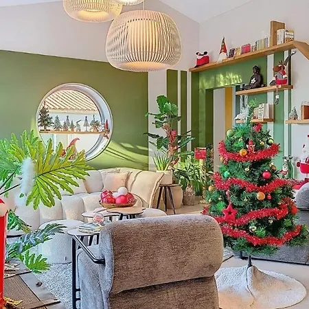 Luxurious Located At La Pironniere