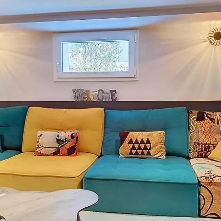 Luxurious Located At La Pironniere
